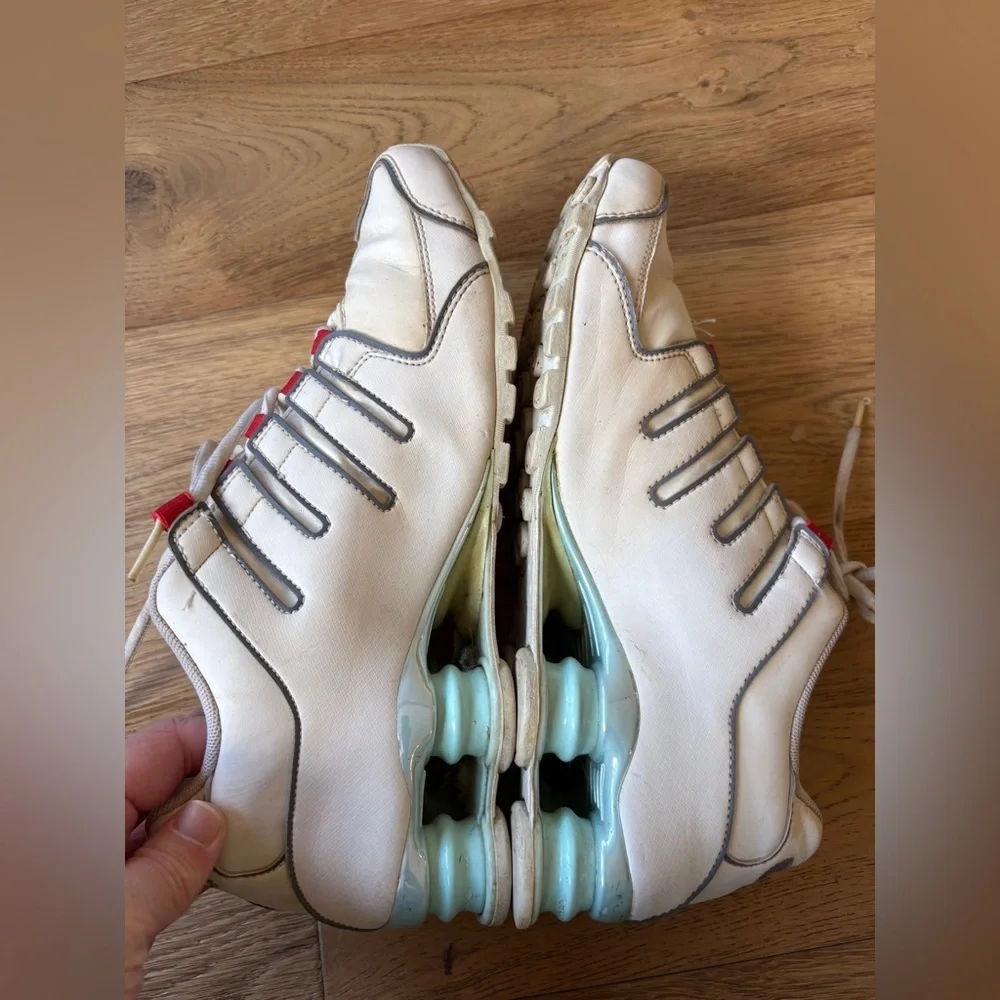 NIKE SHOX white/mint/red/charcoal size 10